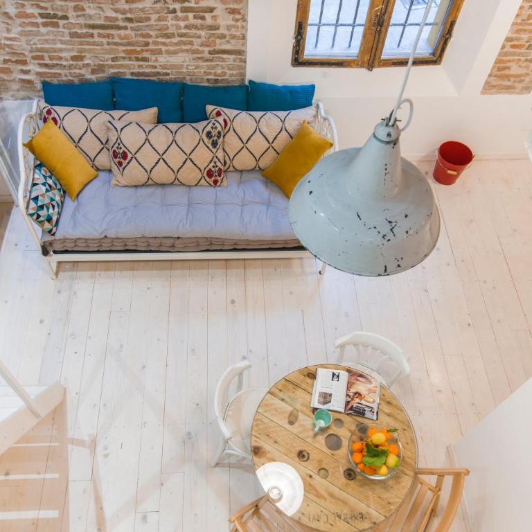 GuestHost - University Loft Apartment - Loft - 12