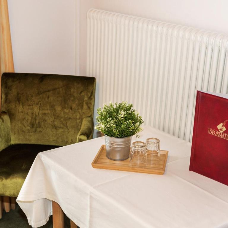 Pension Margarete - Doppelzimmer mit Balkon - 3