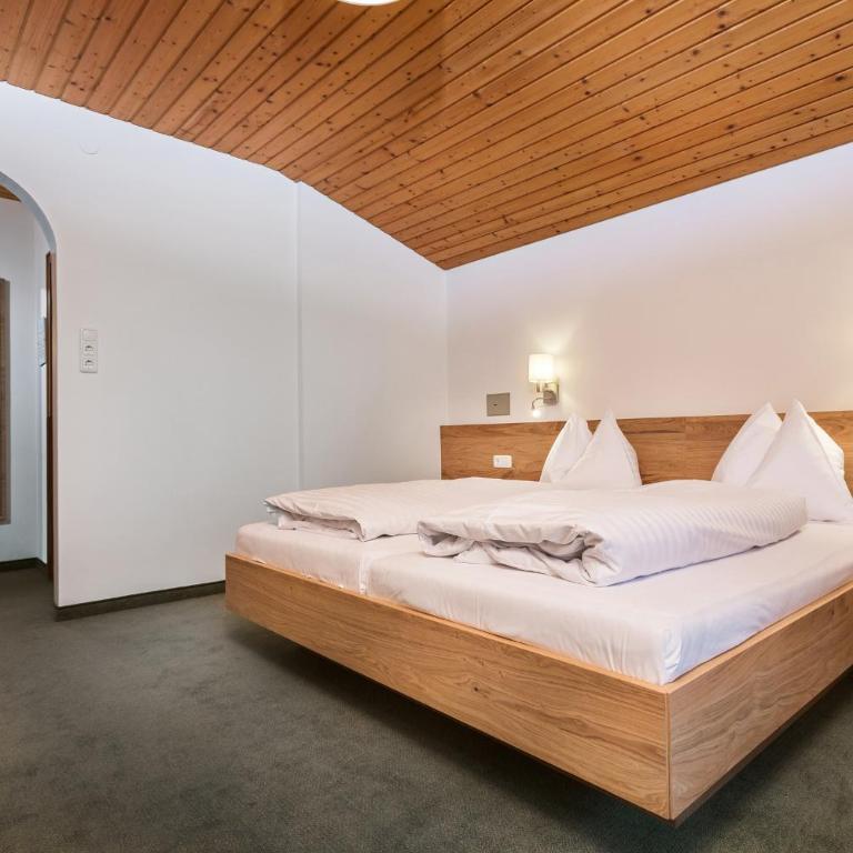 Pension Margarete - Doppelzimmer mit Balkon - 7