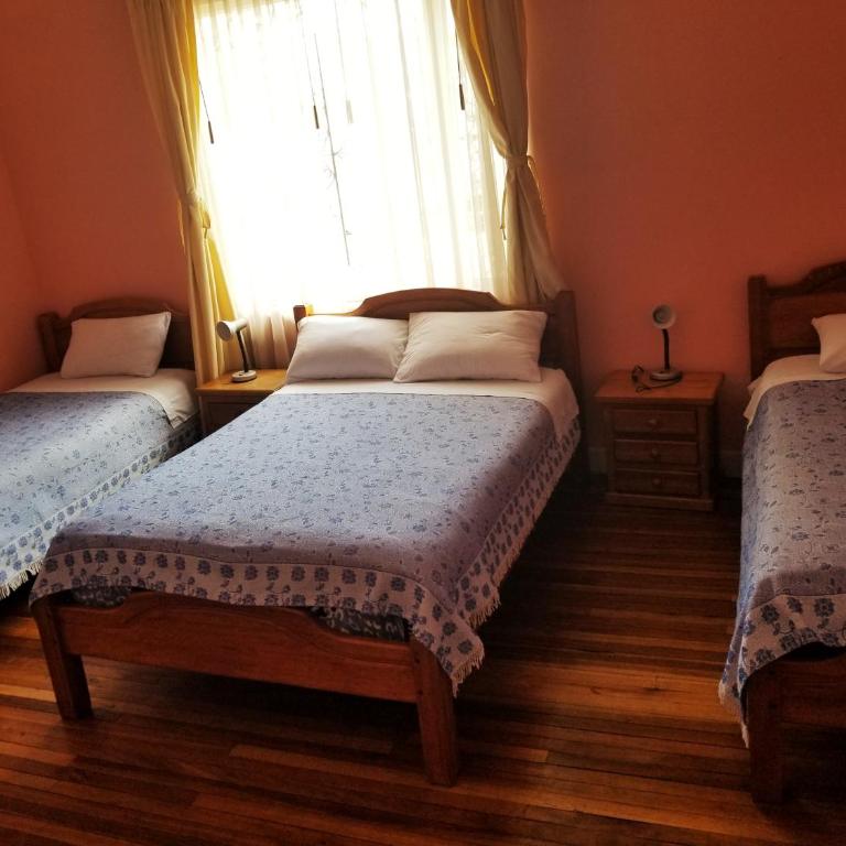 Travellers Inn - Triple Room with Private Bathroom - 12