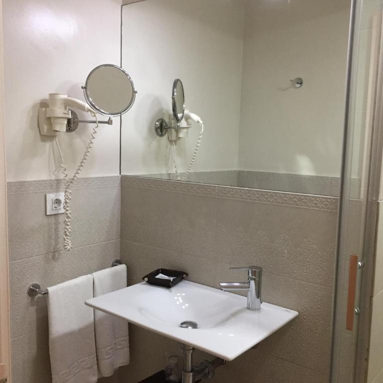 Alameda Hostal Boutique - Habitación Doble Económica - 1 o 2 camas - 3