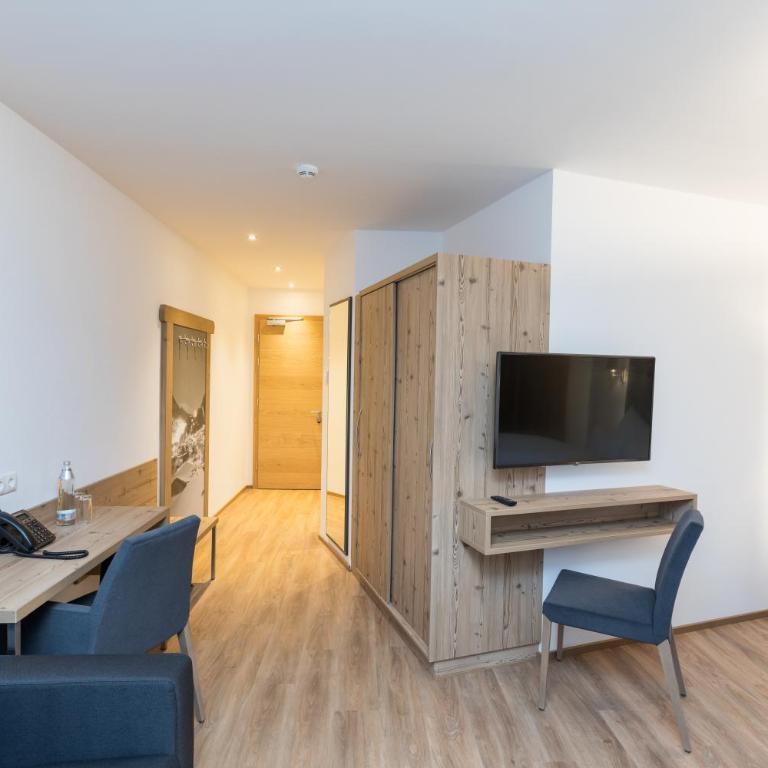 The Ischgl Lodge - Deluxe Doppelzimmer mit Balkon - 5