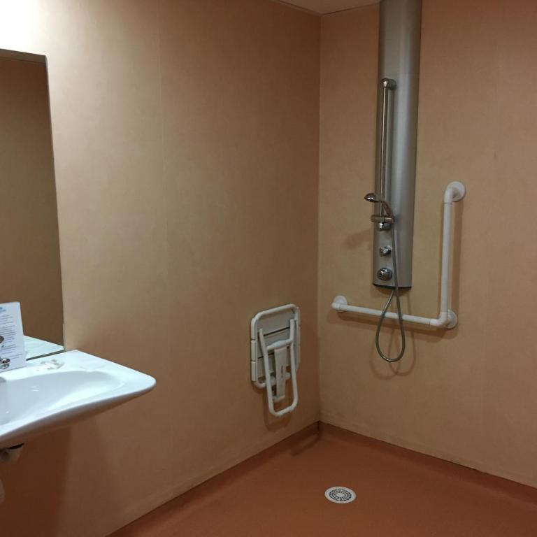 Auberge de jeunesse L'Escale - Chambre Lits Jumeaux pour Personnes à Mobilité Réduite - 2