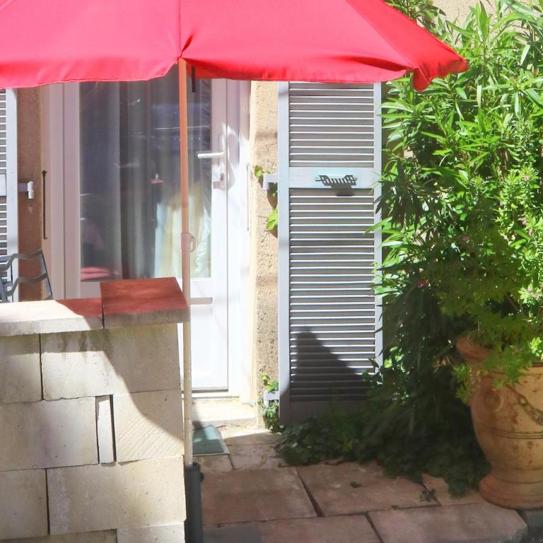 Les Studios de la Madeleine - Studio avec Kitchenette et Terrasse - 7