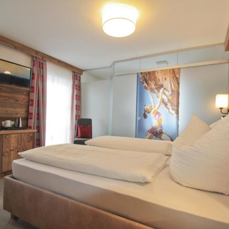 Zeller Hof - Doppelzimmer mit Balkon - 13