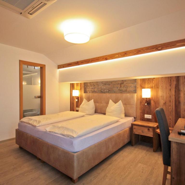 Zeller Hof - Doppelzimmer mit Balkon - 15