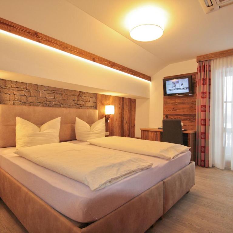 Zeller Hof - Doppelzimmer mit Balkon - 16