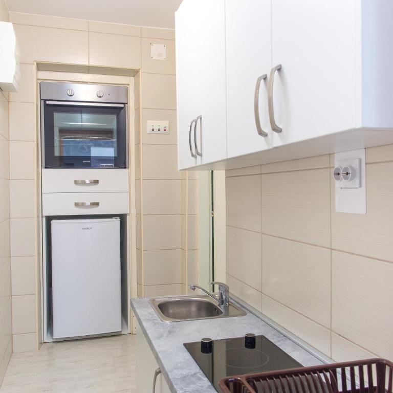 Mejić Apartments - Studio with Terrace - 13