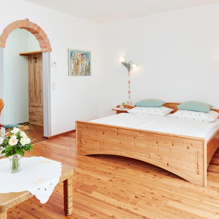Hotel Garni Schöne Aussichten - Doppelzimmer mit Gartenblick - 1