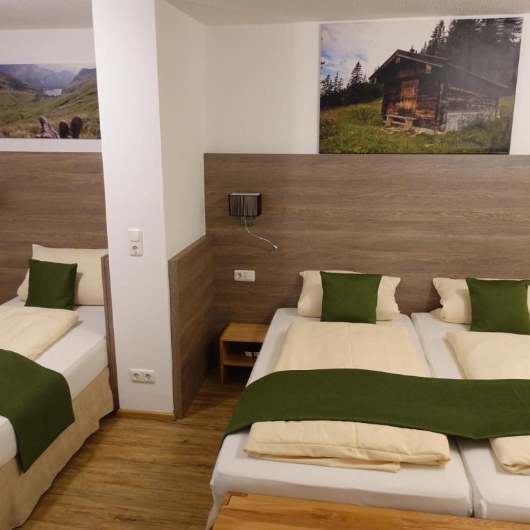 Altstadthotel "Zum Hechten" - Vierbettzimmer - 4