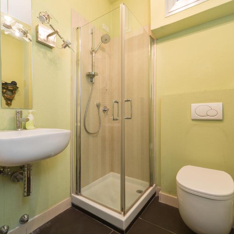 Cristina Rossi Bed and Breakfast - Camera Doppia con Letti Singoli con Bagno Privato Esterno - 9