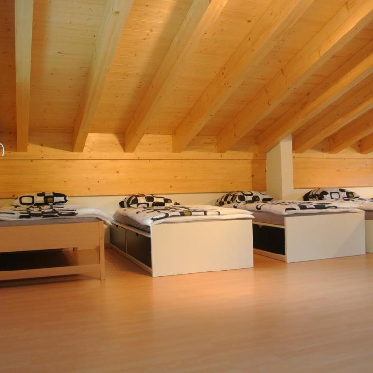 La Tzoum'hostel - Family Room with Shared Bathroom - 1