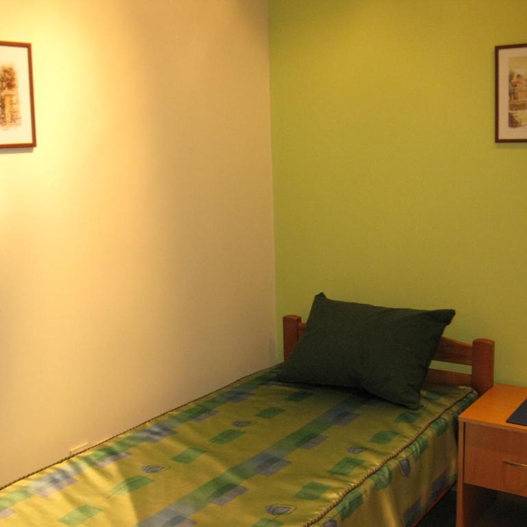 Hostel Oasis - Dvokrevetna Soba sa Zasebnim Krevetima i Zajedničkim Kupatilom - 2