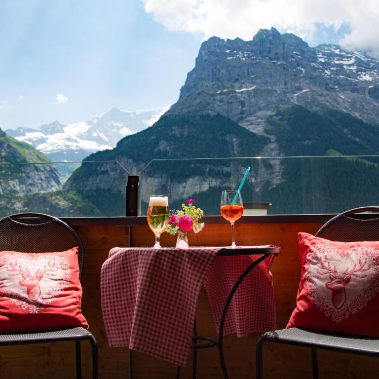 Hotel Hirschen - Grindelwald - Comfort Doppelzimmer mit Balkon und Bergblick - 9