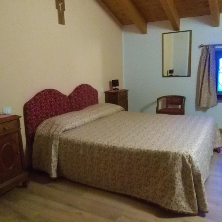 B&B Paradiso - Camera Budget Matrimoniale/Doppia con Letti Singoli - 1