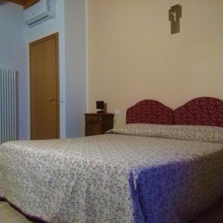 B&B Paradiso - Camera Budget Matrimoniale/Doppia con Letti Singoli - 2