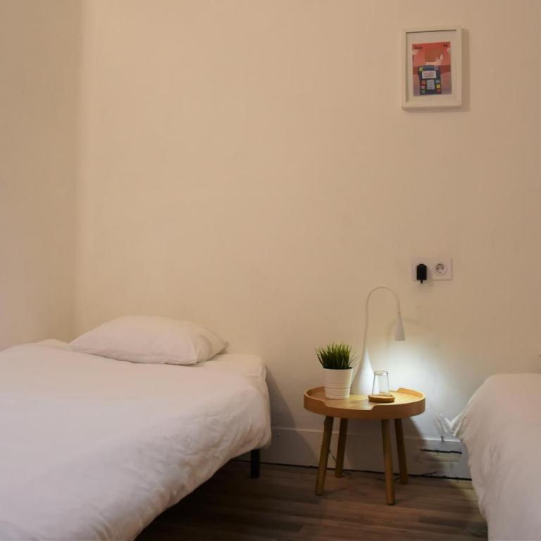 Slow City Hostel Pontevedra - Habitación Doble con baño compartido - 2 camas - 4