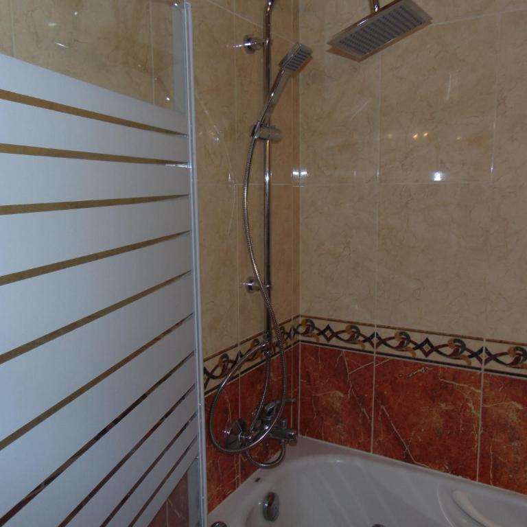 Apartamentos varios con 2 dorm en Marina Dor , la playa de Amplaries 47 , vista lateral al mar - Apartamento de 2 dormitorios - 3