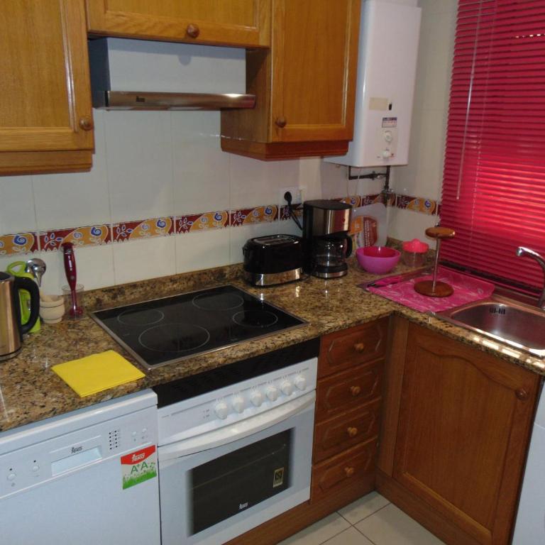 Apartamentos varios con 2 dorm en Marina Dor , la playa de Amplaries 47 , vista lateral al mar - Apartamento de 2 dormitorios - 2