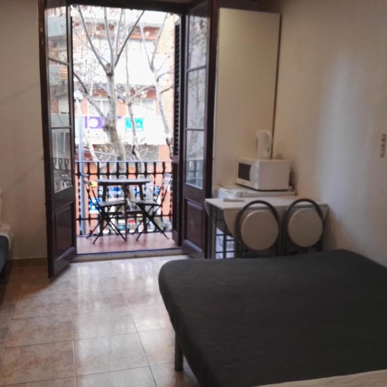 Barcelona Rooms 294 - Habitación Familiar con baño privado y balcón - 14