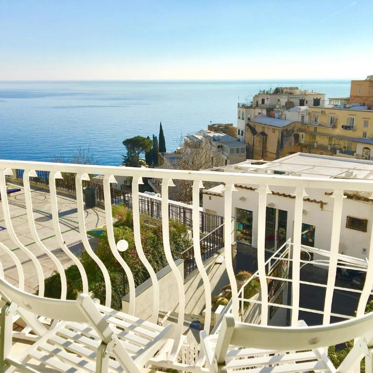 Hotel Villa Delle Palme in Positano - Camera Matrimoniale/Doppia con Letti Singoli con Balcone - 22