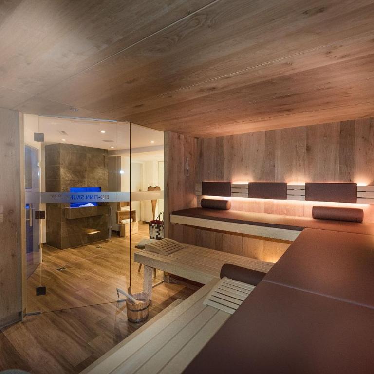 Bayern Resort Hotel - Adults only - mit Zugspitzblick - Eibsee-Nähe - Wellnessbereich - Naturpool im Sommer - Comfort Doppelzimmer mit Balkon - 10