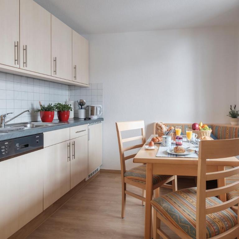 Ferienwohnungen dorfhaus - Apartment with Balcony (Deinplatz) - 10