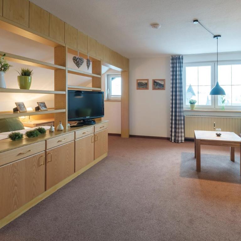 Ferienwohnungen dorfhaus - Apartment with Balcony (Deinplatz) - 3