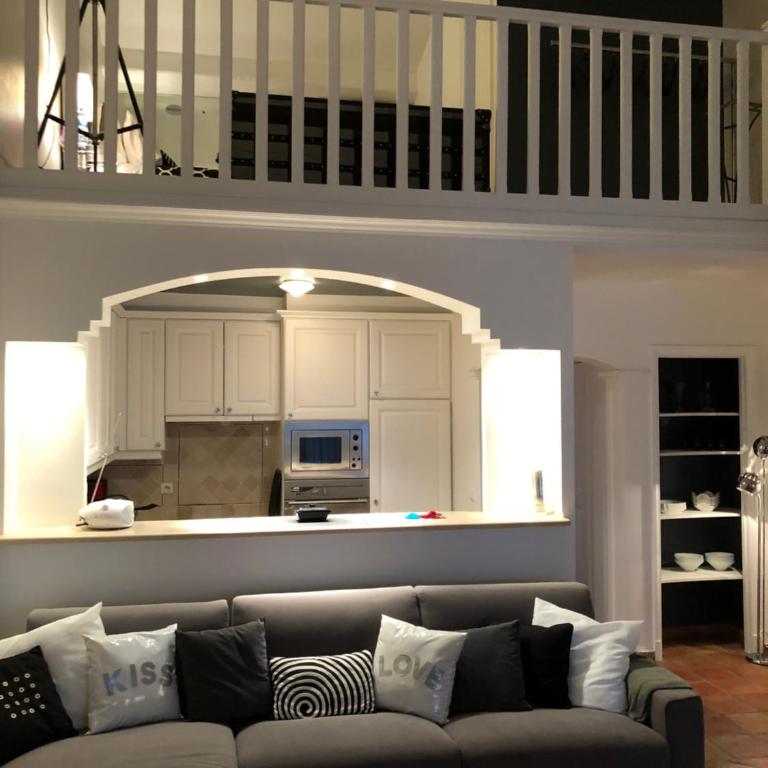 Perrine Duplex - Apartment - Split Level With 2 Bathrooms - 2