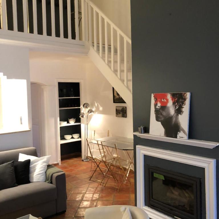 Perrine Duplex - Apartment - Split Level With 2 Bathrooms - 4