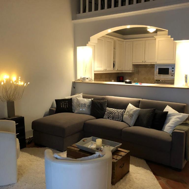 Perrine Duplex - Apartment - Split Level With 2 Bathrooms - 3
