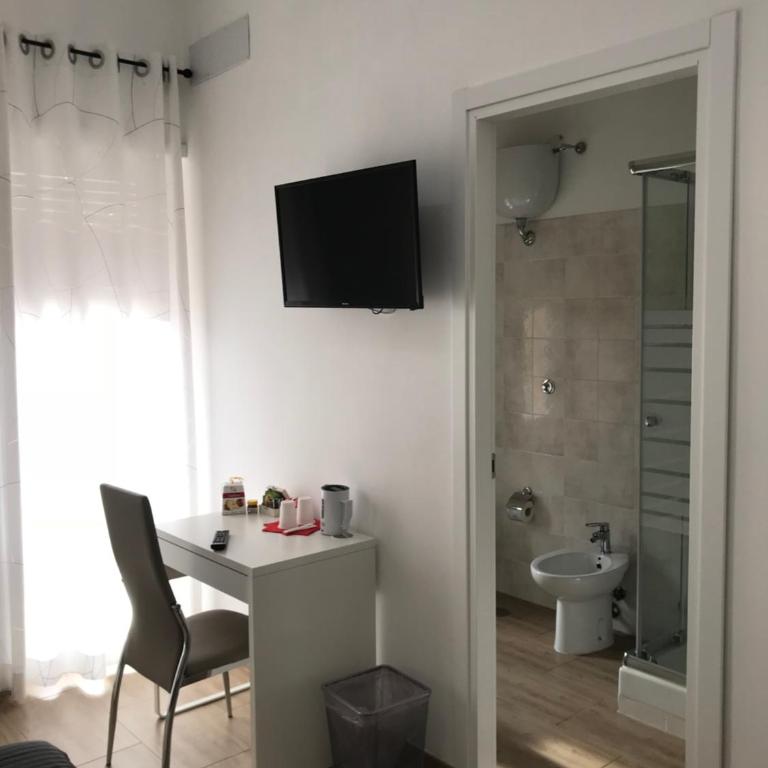 Juna's guest house - Double Room with Private Bathroom - 24