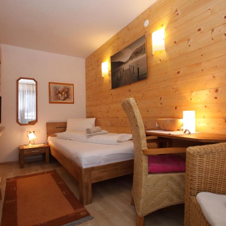 Pension Garni Gerhard - Einzelzimmer mit Balkon - 3