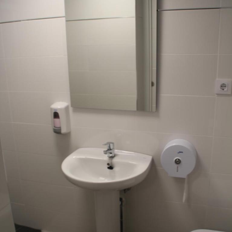 Albergue Logroño Centro - Habitación Familiar con baño privado - 3