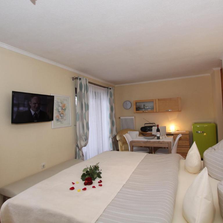 Pension Garni Gerhard - Doppelzimmer mit Balkon - 11