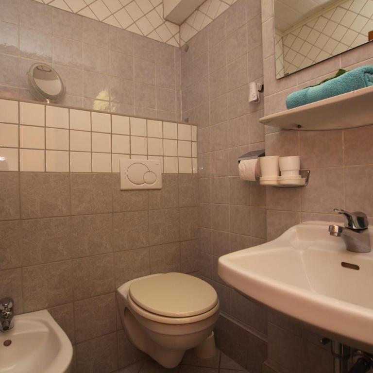 Pension Garni Gerhard - Doppelzimmer mit Balkon - 12