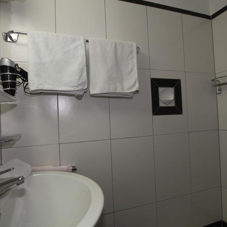 Pension Garni Gerhard - Doppelzimmer mit Balkon - 5