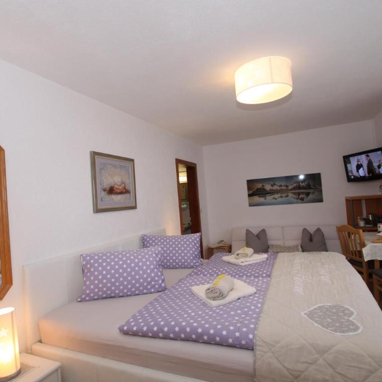 Pension Garni Gerhard - Doppelzimmer mit Balkon - 8