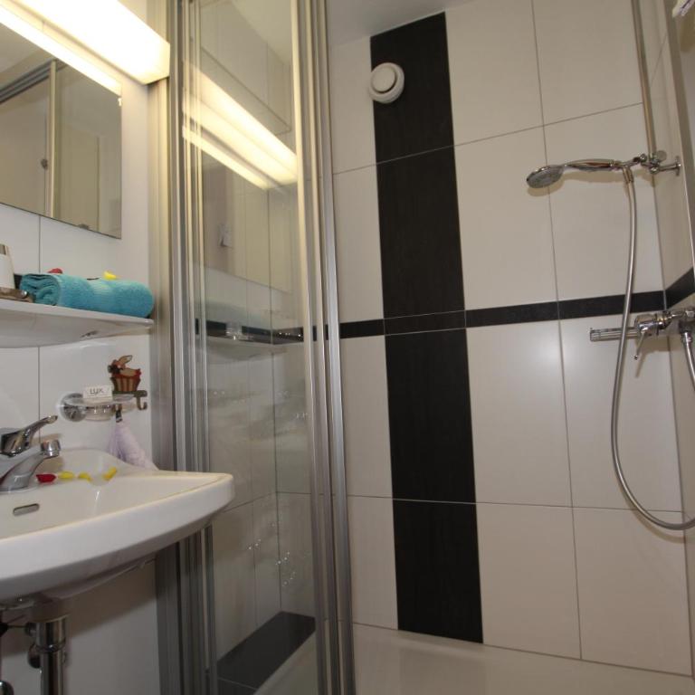 Pension Garni Gerhard - Doppelzimmer mit Balkon - 14