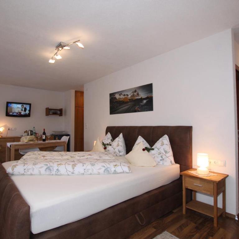 Pension Garni Gerhard - Doppelzimmer mit Balkon - 10