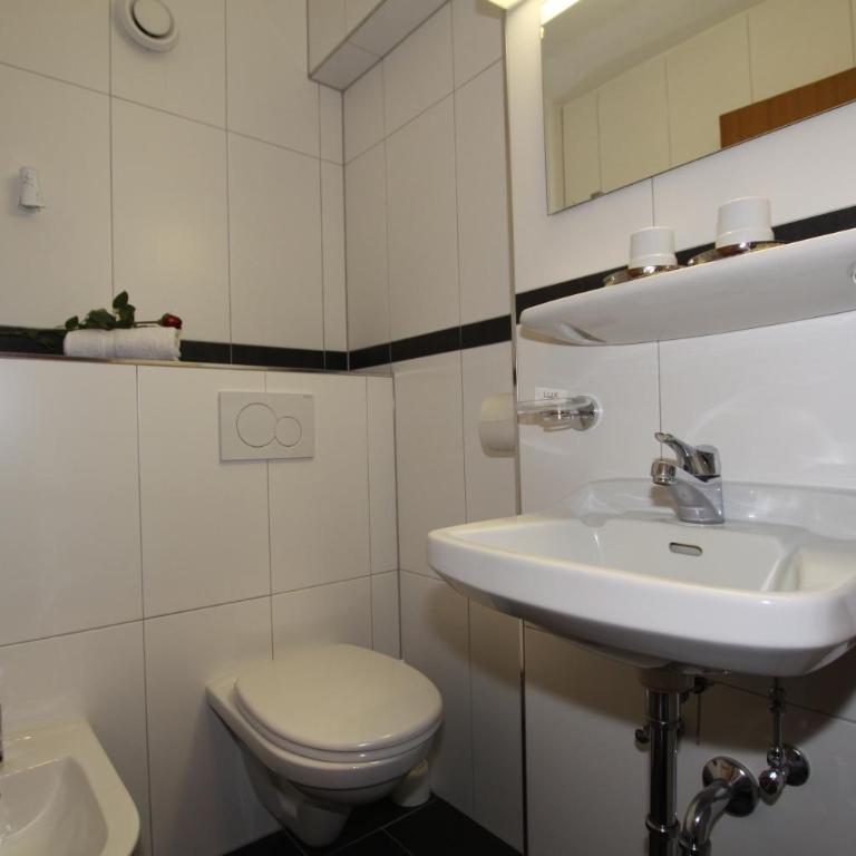 Pension Garni Gerhard - Doppelzimmer mit Balkon - 17