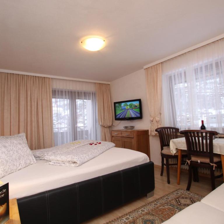 Pension Garni Gerhard - Doppelzimmer mit Balkon - 9