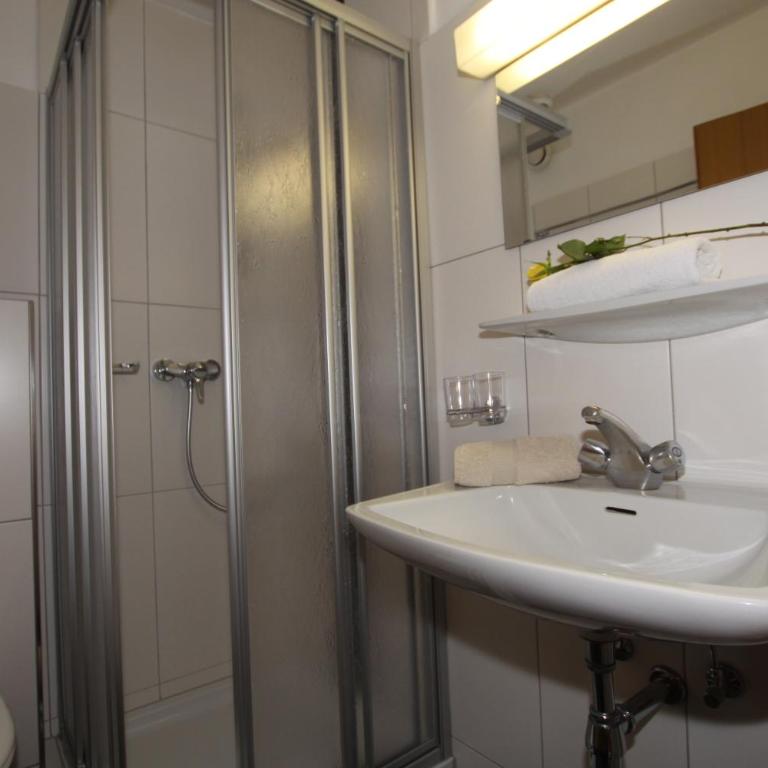 Pension Garni Gerhard - Doppelzimmer mit Balkon - 21