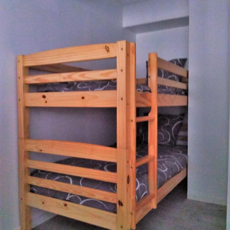 L établissement LA PLAGE A 2 PAS vous propose, 3 Appartements DEUX chambres, 1 appartement une pièce , NETFLIX, lits faits à votre arrivée, serviettes de toilette, Ménage, Wifi, en hyper centre ,Plage à 100m, BOX à Vélos, paiement 3 fois sans frais - Appartement 2 Chambres - 14