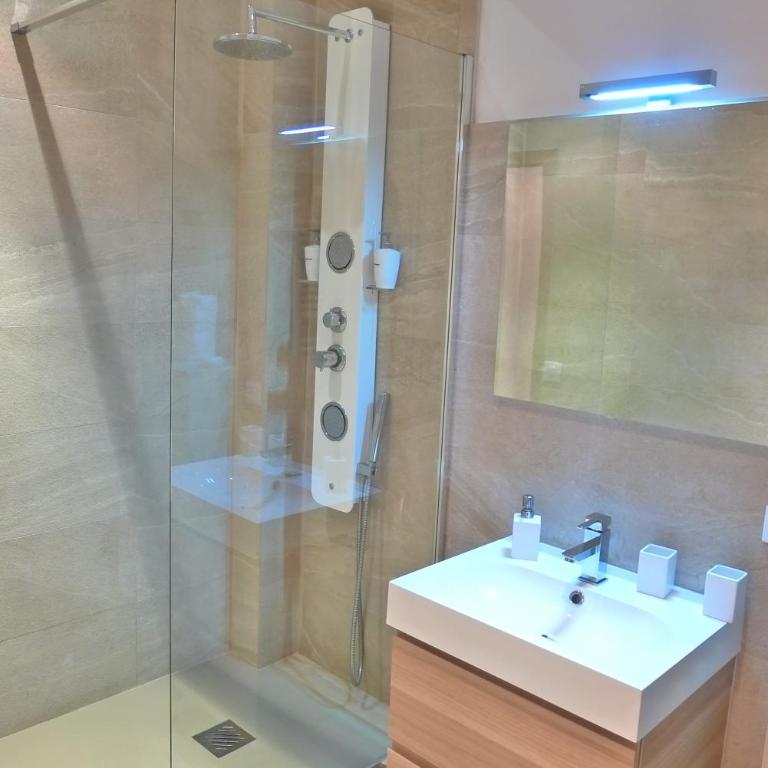 Stylish two-bedroom apartment -StayInAntibes - 5 Soleau - Appartement 2 Chambres - 8
