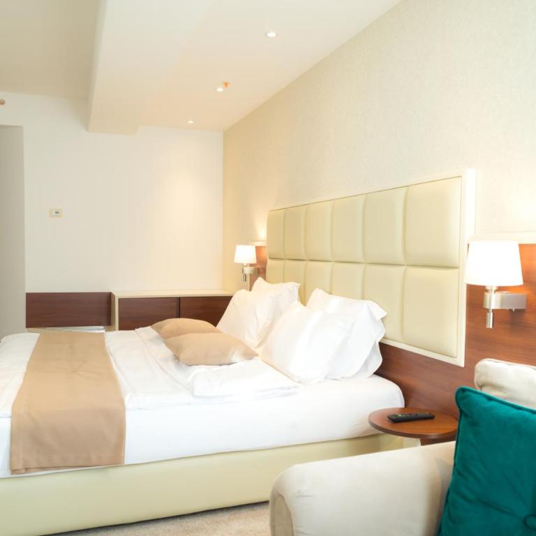 Hotel Kadmo by Aycon - Porodična Soba sa Balkonom - 6