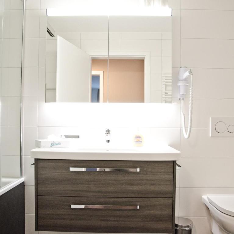 Apartment Flüehblüemli - GRIWA RENT AG - Two-Bedroom Apartment - 8
