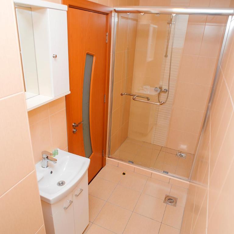 Villa Bulevar - Standardna Dvokrevetna Soba sa Bračnim Krevetom/Zasebnim Krevetima - 13