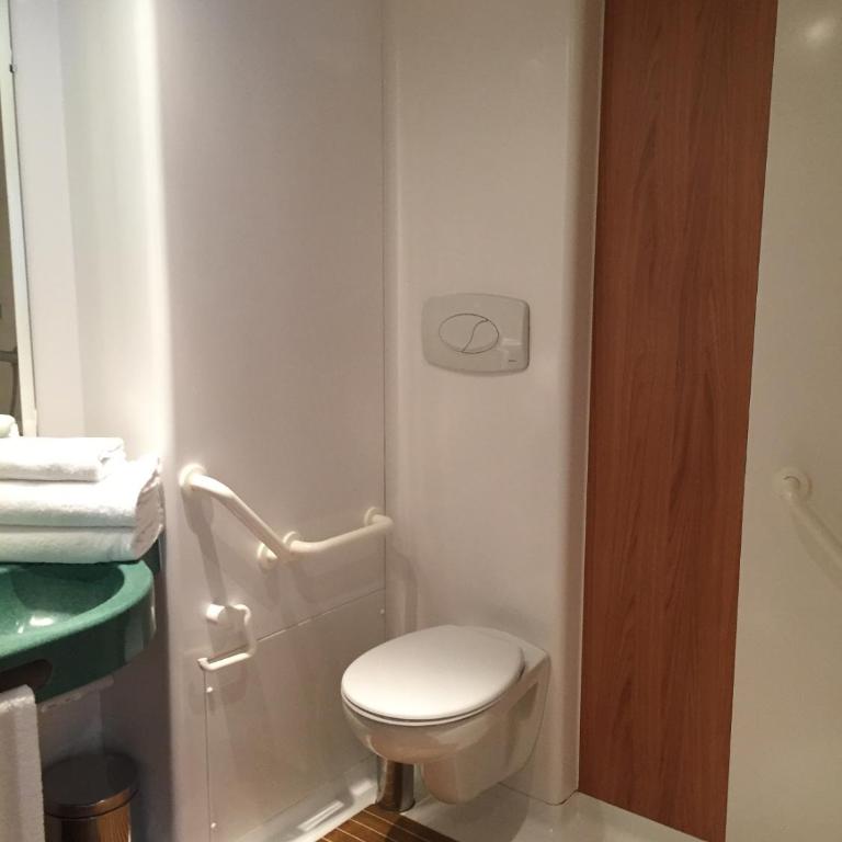 Holiday Inn Nice by IHG - Chambre Lit King-Size Standard - Accessible aux Personnes à Mobilité Réduite - 2