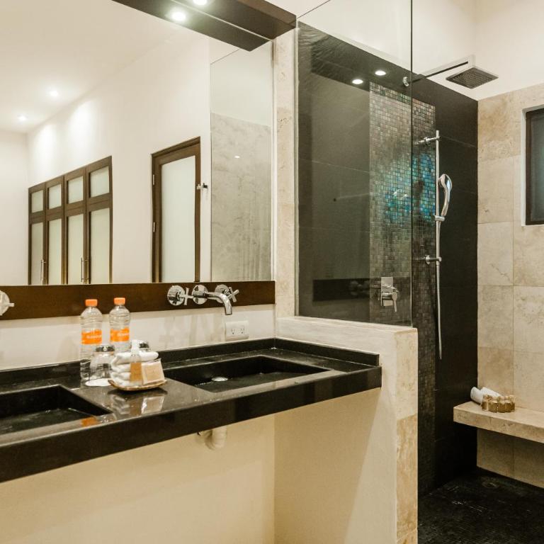 Mak Nuk Village - Clothing Optional - Dormitorio de lujo con acceso directo a la piscina - 23